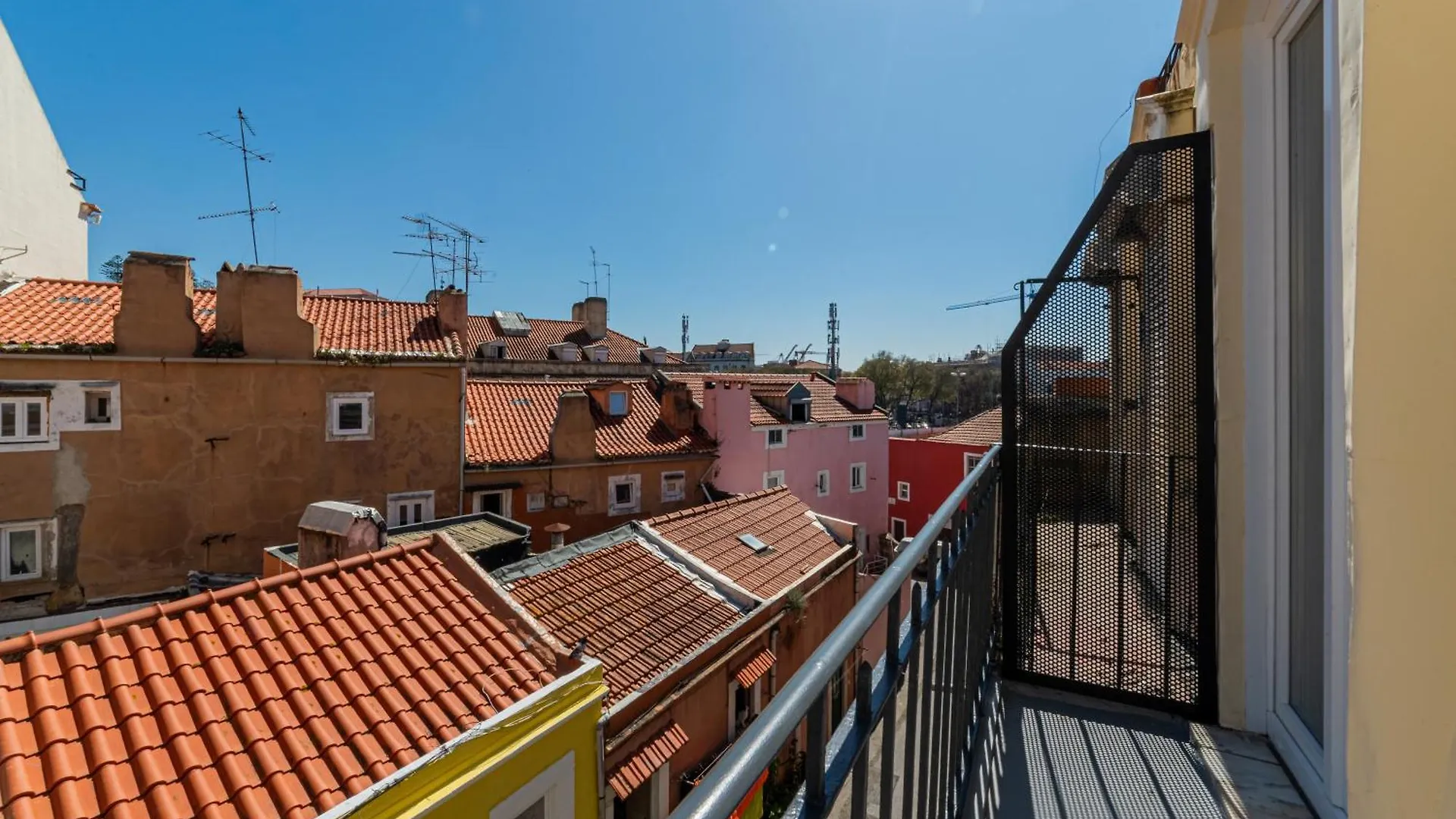 Bright Duplex With Stunning Bridge Views In The History Area Portugal