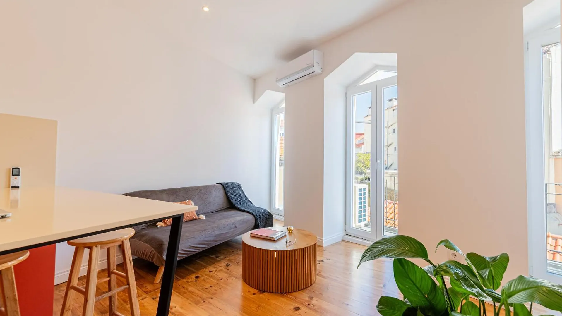 Bright Duplex With Stunning Bridge Views In The History Area