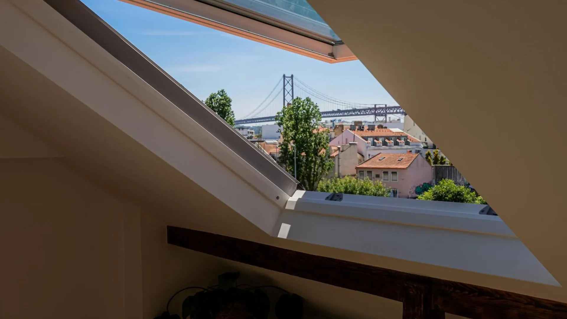 Bright Duplex With Stunning Bridge Views In The History Area 0*, Lisbon Portugal