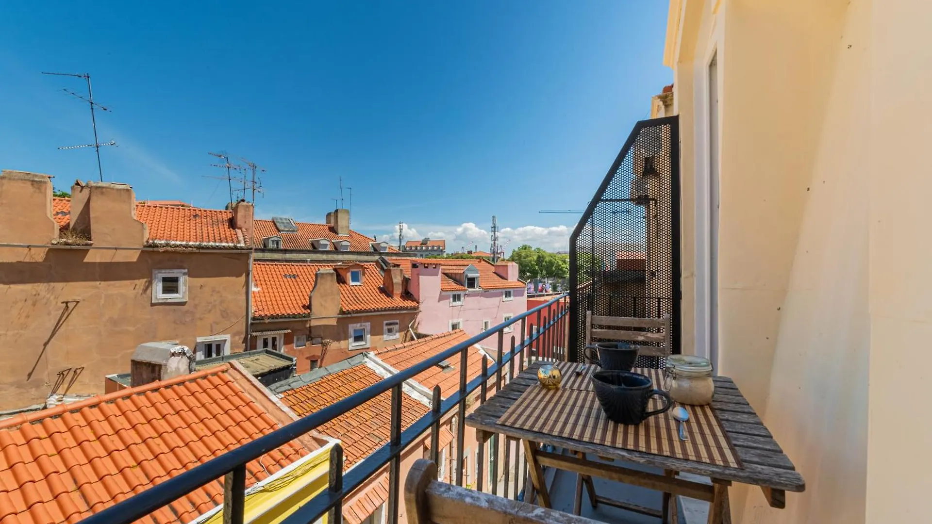 Bright Duplex With Stunning Bridge Views In The History Area Lisbon