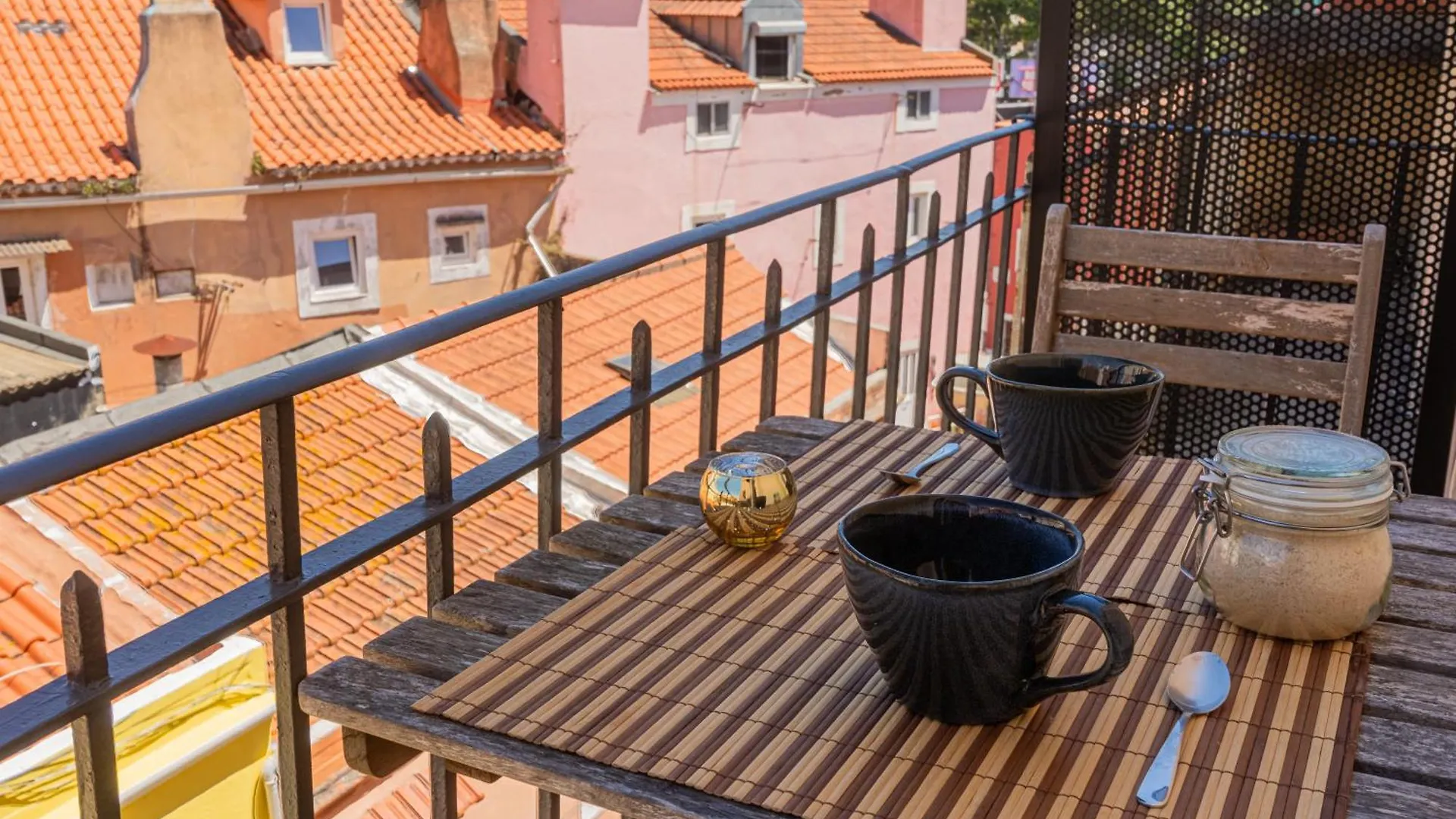 Bright Duplex With Stunning Bridge Views In The History Area Lisbon